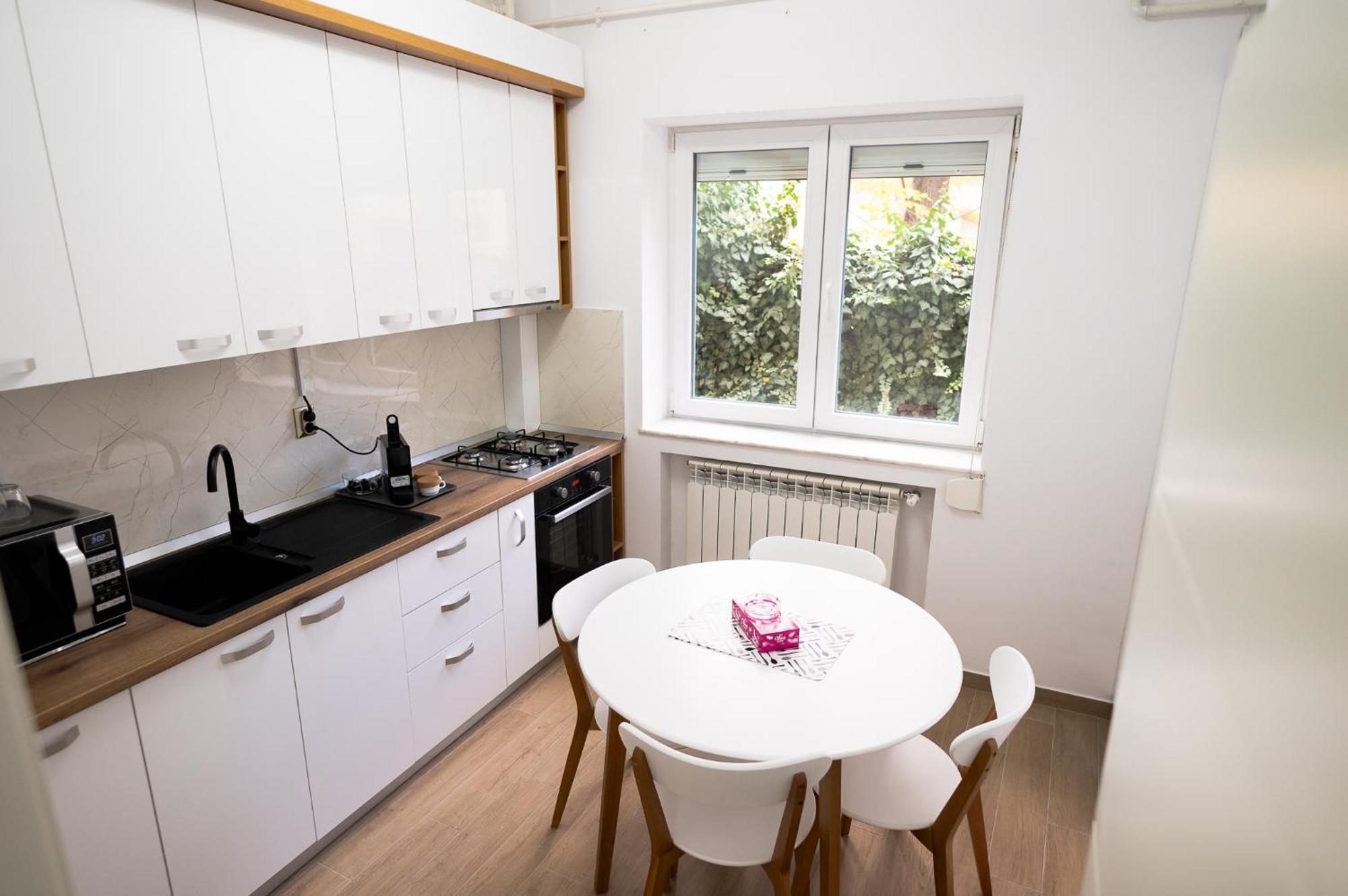 Apartament Shiro Athenee *